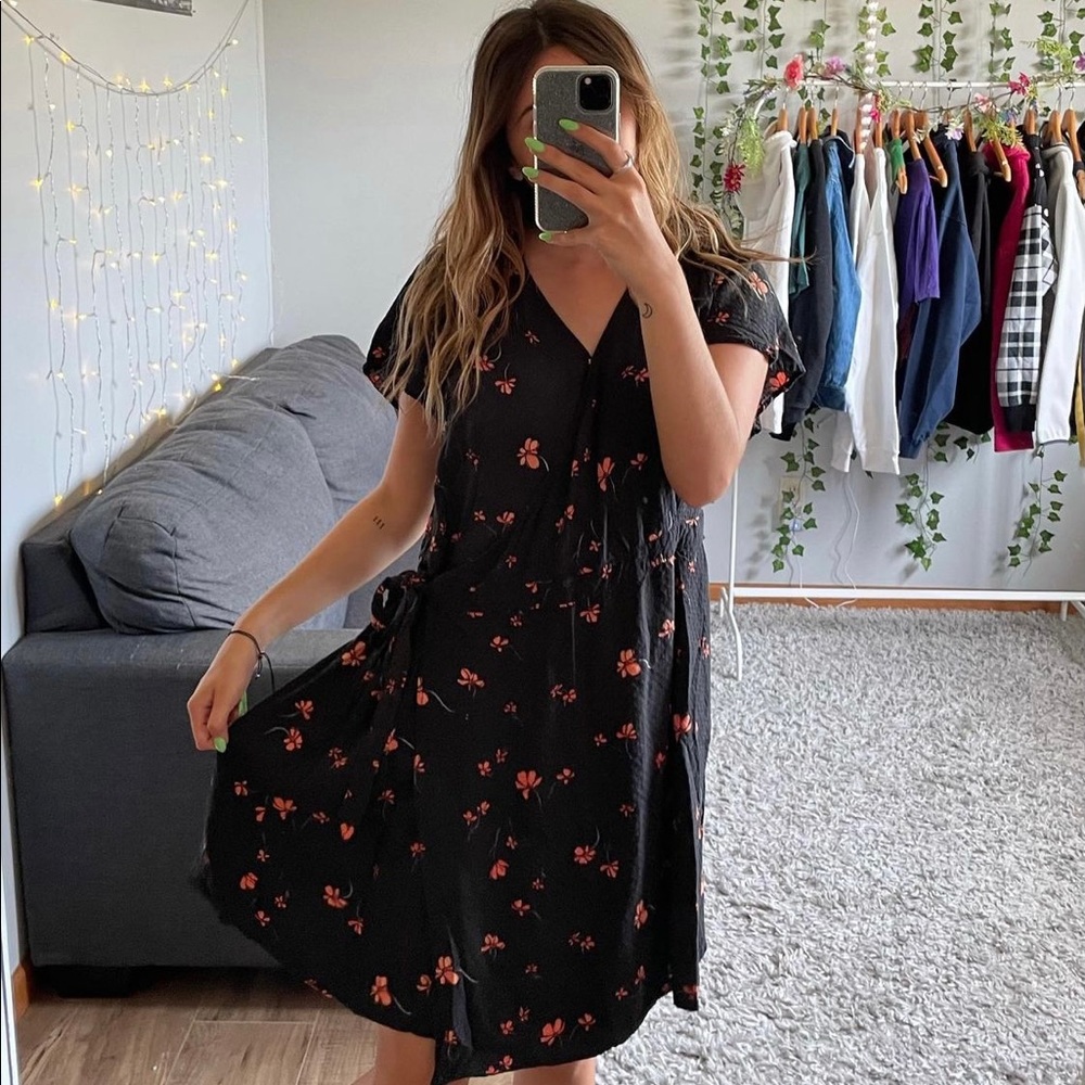 Dress - Picture 3 of 6